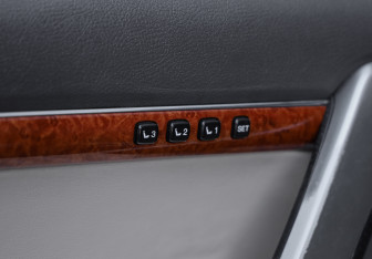Подержанный автомобиль Toyota Land Cruiser Suv 2013 года (26 фото)