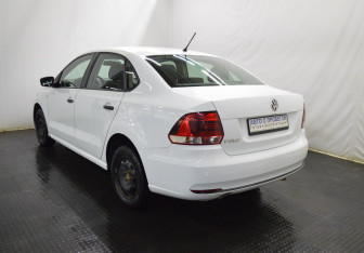 Подержанный автомобиль Volkswagen Polo Sedan 2015 года (7 фото)