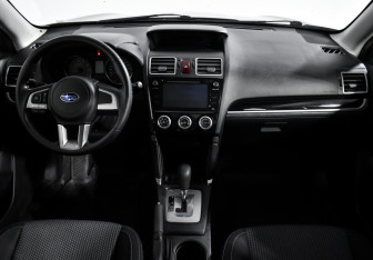 Подержанный автомобиль Subaru Forester Suv 2017 года (14 фото)