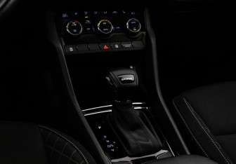 Подержанный автомобиль Skoda Karoq 2021 года (14 фото)