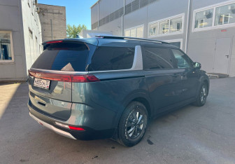 Подержанный автомобиль Kia Carnival 2022 года (4 фото)