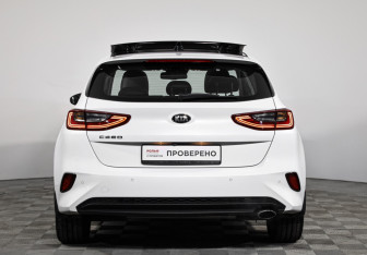 Подержанный автомобиль Kia Ceed Hatchback 2021 года (4 фото)