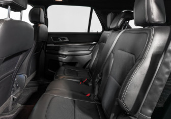 Подержанный автомобиль Ford Explorer 2017 года (13 фото)