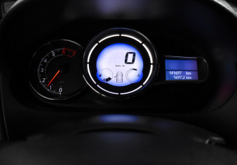 Подержанный автомобиль Renault Fluence 2014 года (16 фото)