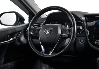 Подержанный автомобиль Toyota Camry Sedan 2018 года (20 фото)