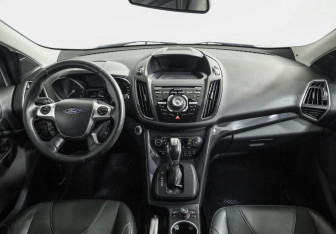 Подержанный автомобиль Ford Kuga 2015 года (10 фото)