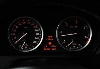 Подержанный автомобиль BMW X6 2013 года (12 фото)