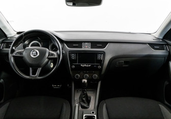Подержанный автомобиль Skoda Octavia Liftback 2017 года (10 фото)