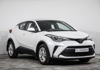 Подержанный автомобиль Toyota C-HR 2024 года (3 фото)