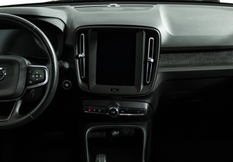 Подержанный автомобиль Volvo XC40 2020 года (14 фото)