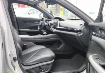 Подержанный автомобиль Changan UNI-V 2023 года (21 фото)