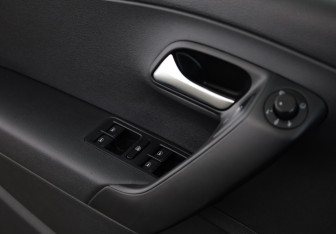 Подержанный автомобиль Volkswagen Polo Sedan 2018 года (14 фото)