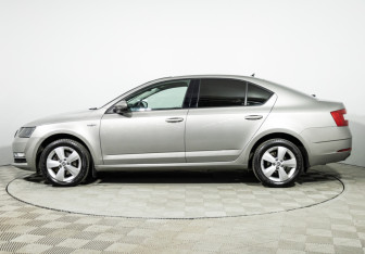 Подержанный автомобиль Skoda Octavia Liftback 2019 года (8 фото)