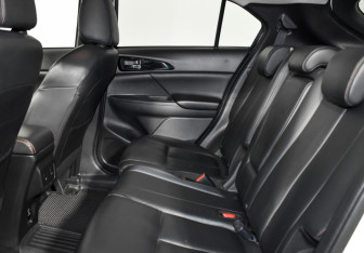 Подержанный автомобиль Mitsubishi Eclipse Cross 2018 года (15 фото)