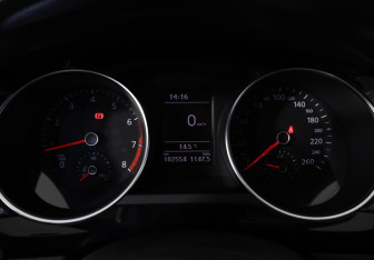 Подержанный автомобиль Volkswagen Jetta Sedan 2018 года (16 фото)