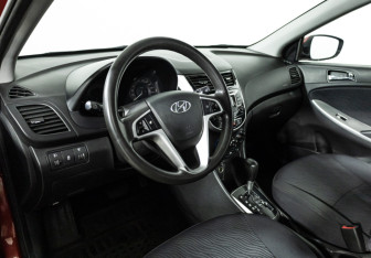 Подержанный автомобиль Hyundai Solaris Sedan 2011 года (11 фото)