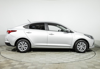 Подержанный автомобиль Hyundai Solaris Sedan 2021 года (4 фото)