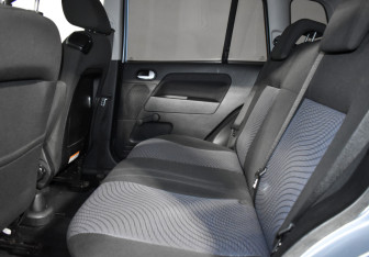 Подержанный автомобиль Ford Fusion 2007 года (14 фото)