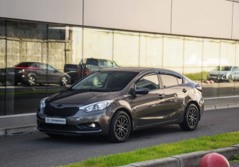 Подержанный автомобиль Kia Cerato Sedan 2015 года (3 фото)