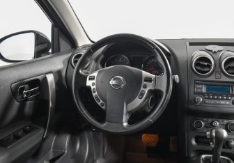Подержанный автомобиль Nissan Qashqai 2012 года (14 фото)