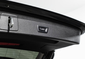 Подержанный автомобиль BMW X1 2017 года (21 фото)