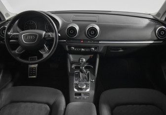 Подержанный автомобиль Audi A3 Sedan 2015 года (13 фото)
