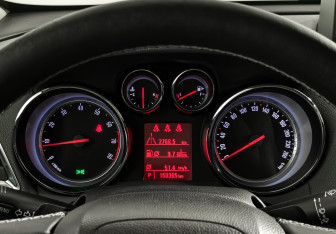 Подержанный автомобиль Opel Mokka 2012 года (19 фото)