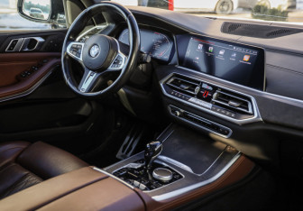 Подержанный автомобиль BMW X5 2020 года (11 фото)
