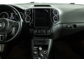 Подержанный автомобиль Volkswagen Tiguan 2012 года (14 фото)