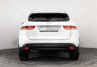 Подержанный автомобиль Jaguar F-Pace 2017 года (7 фото)
