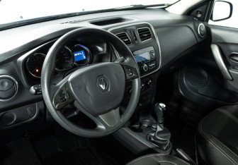 Подержанный автомобиль Renault Logan Sedan 2018 года (11 фото)