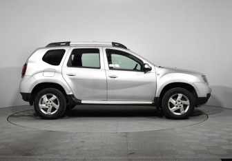 Подержанный автомобиль Renault Duster 2016 года (4 фото)