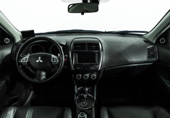 Подержанный автомобиль Mitsubishi ASX 2010 года (13 фото)