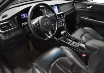 Подержанный автомобиль Kia Optima Sedan 2017 года (10 фото)