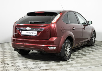 Подержанный автомобиль Ford Focus Hatchback 2009 года (5 фото)