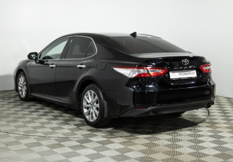 Подержанный автомобиль Toyota Camry Sedan 2019 года (7 фото)