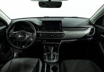 Подержанный автомобиль Kia Seltos 2020 года (13 фото)