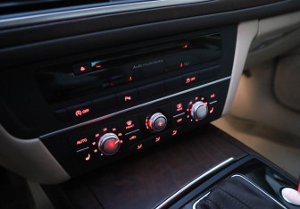 Подержанный автомобиль Audi A6 Sedan 2015 года (13 фото)