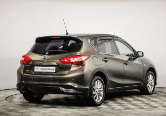 Подержанный автомобиль Nissan Tiida Hatchback 2015 года (5 фото)