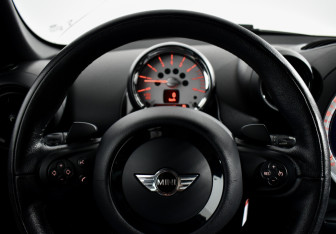 Подержанный автомобиль MINI Countryman 2014 года (15 фото)