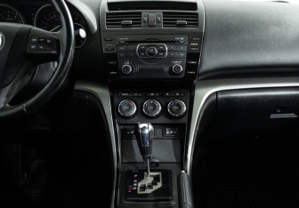 Подержанный автомобиль Mazda 6 Sedan 2010 года (14 фото)