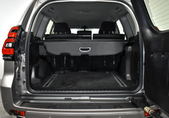Подержанный автомобиль Toyota Land Cruiser Prado 2019 года (20 фото)