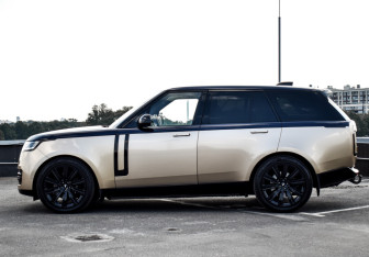 Подержанный автомобиль Land Rover Range Rover 2022 года (4 фото)