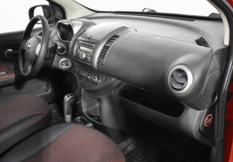 Подержанный автомобиль Nissan Note 2008 года (12 фото)