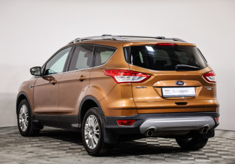 Подержанный автомобиль Ford Kuga 2015 года (7 фото)