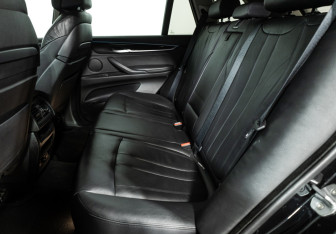 Подержанный автомобиль BMW X5 2015 года (10 фото)