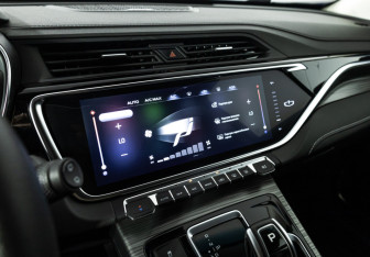 Подержанный автомобиль Geely Atlas Pro 2022 года (17 фото)