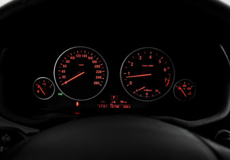 Подержанный автомобиль BMW X3 2014 года (21 фото)