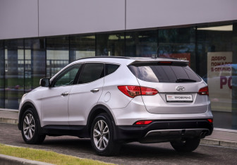Подержанный автомобиль Hyundai Santa Fe 2012 года (8 фото)