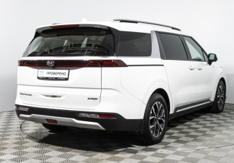 Подержанный автомобиль Kia Carnival 2021 года (5 фото)